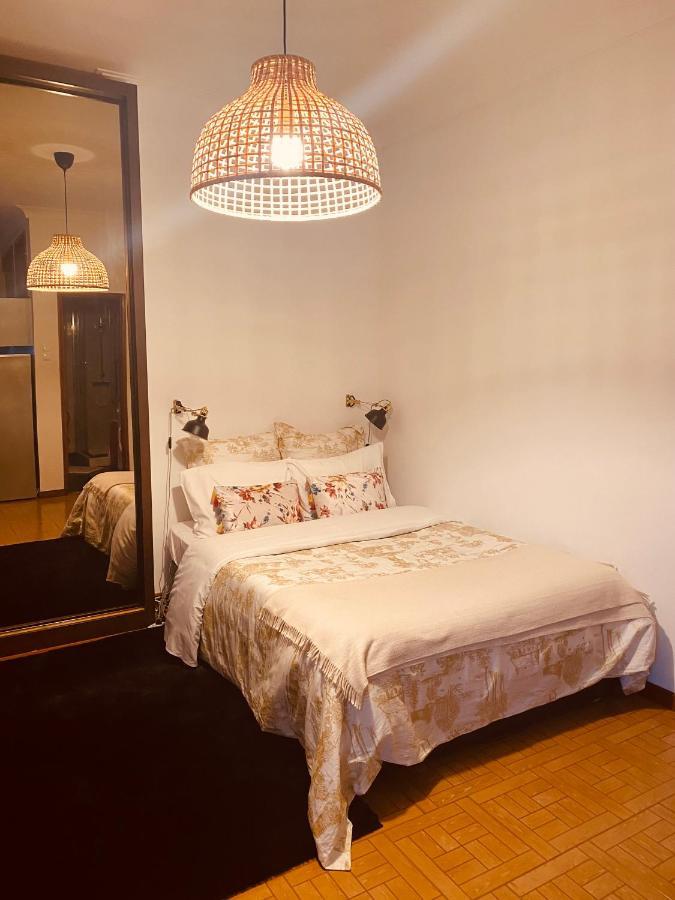 Apartamento Com Patio Na Rua Principal Da *